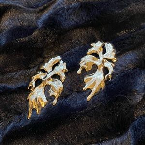 Kendra Scott Savannah gold earrings with post